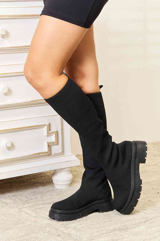 Elegant knee-high heel boots, Stylish women's high-heeled boots, Trendy knee-high boots with heels, Fashionable heeled knee boots, Women's tall boots with heels, Modern high heel knee-length boots