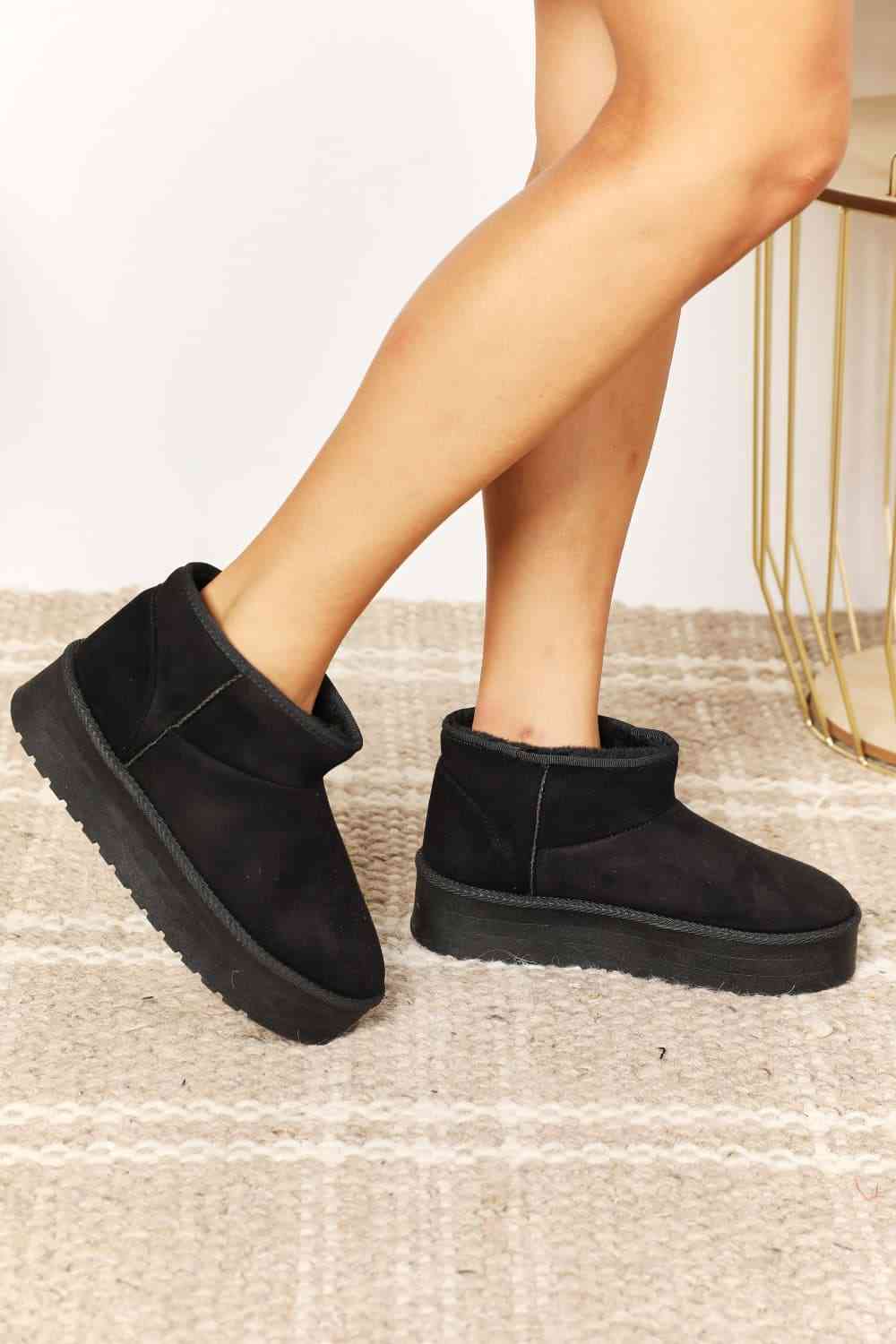 Women's ankle boots, Versatile short boot styles, Sleek and comfortable mini boots, Contemporary ankle boot fashion, Trendsetting women's short footwear